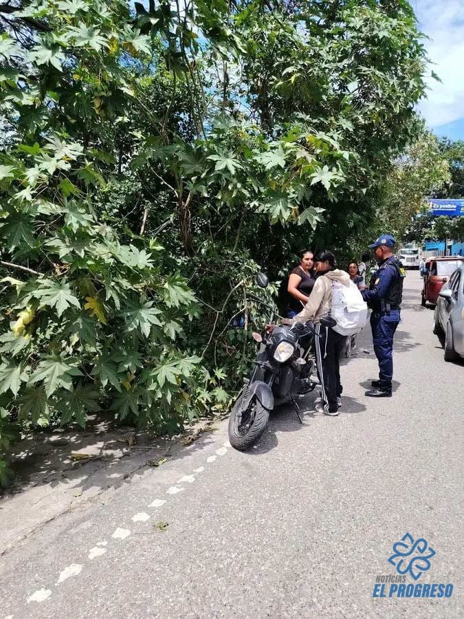 Accidente en Av. Ismael Arriaza deja daños materiales y afecta a menor de edad
